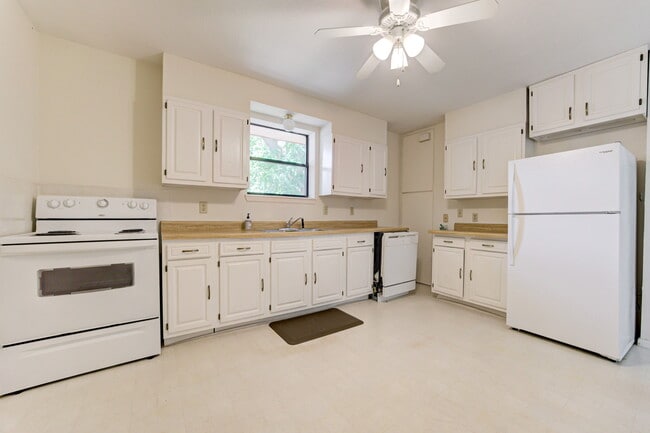 Building Photo - 602 S Flood Ave