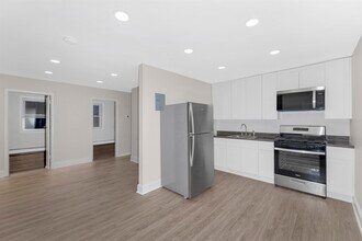 Building Photo - 423 Avenue C