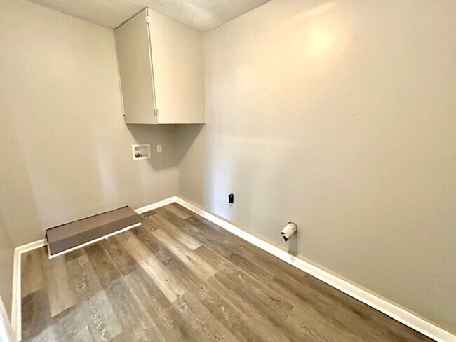 Foto del edificio - 6117 Colfax Rd NW