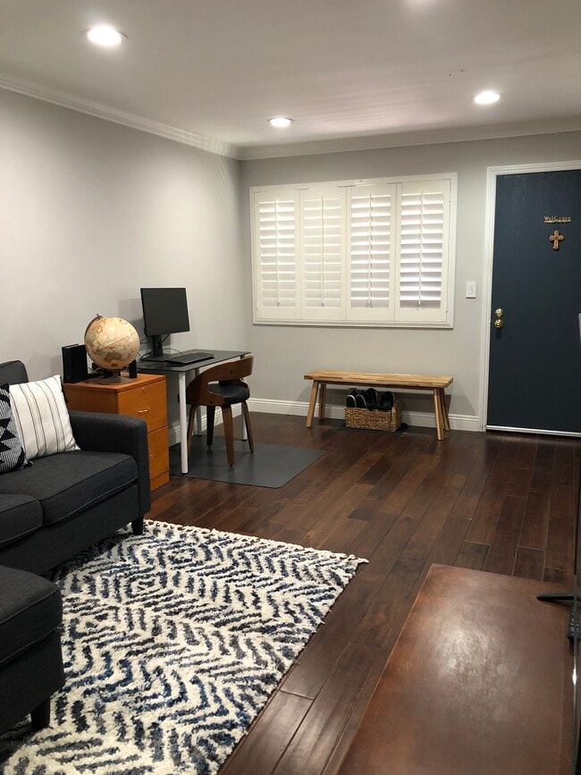 Foto del edificio - 4633 Marine Ave