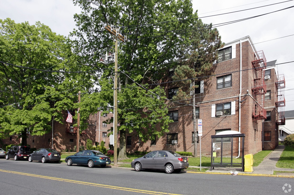 Building Photo - Palisades Court and Manor Apartments