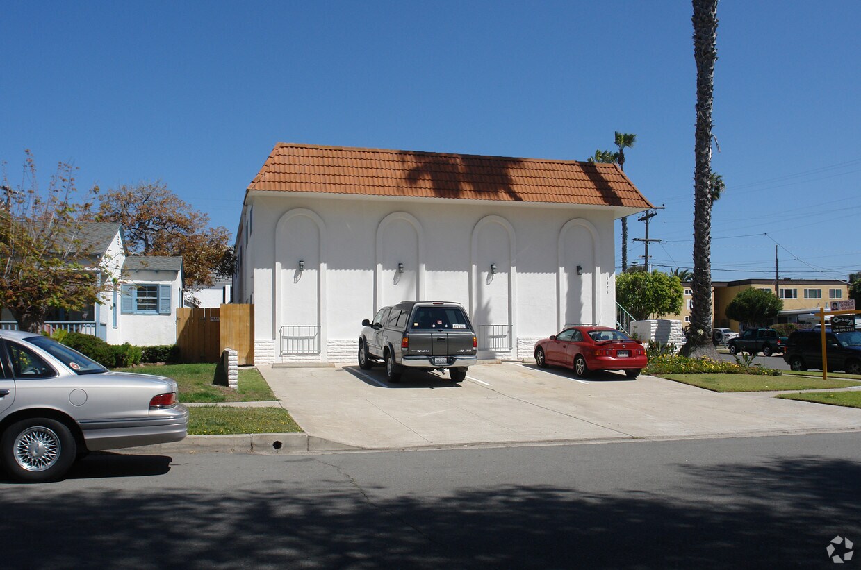 Building Photo - 1376 Oliver Ave
