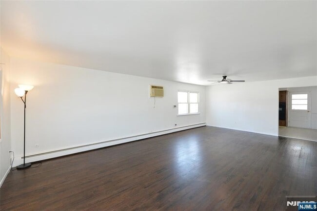 Building Photo - 52 Elizabeth St