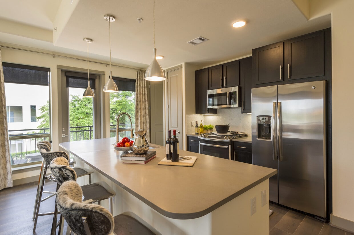 Primary Photo - 555 Via Amalfi