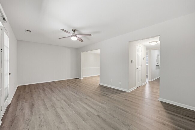 Building Photo - 8001 Regent Park Ln