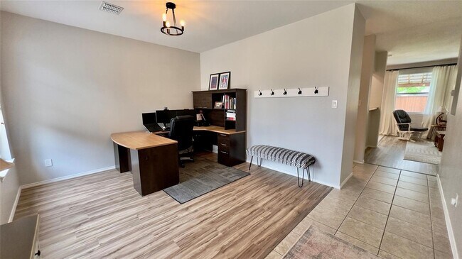 Foto del edificio - 2413 Orchid Dr