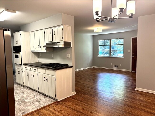 Foto del edificio - 2214 Dogwood Ln NE