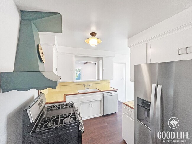 Foto del edificio - Beautiful 3B 2BA Home w/ Pool, Spa, and AC!