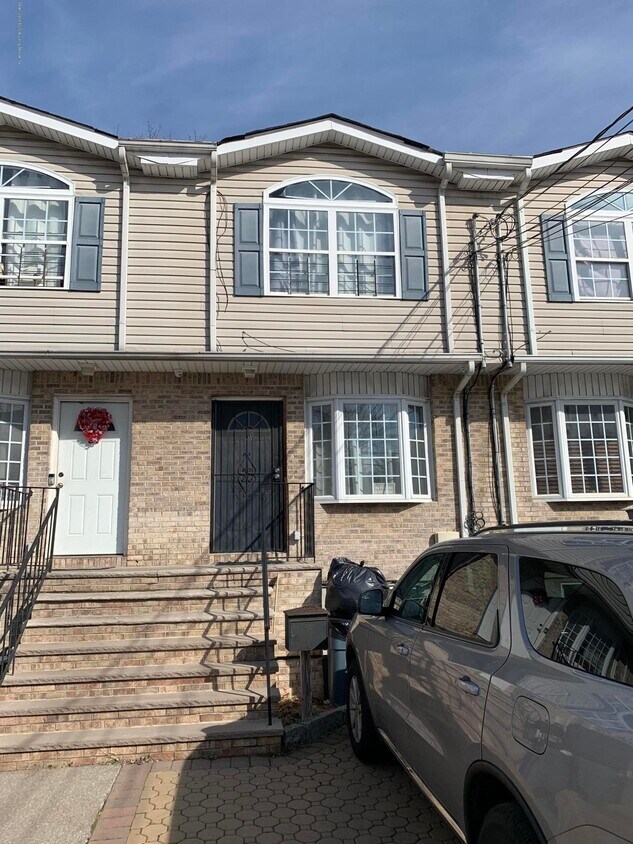 39 Alaska St, Staten Island, NY 10310 House Rental in Staten Island