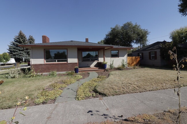 Building Photo - Charming 2 Bed / 1 Bath Home in Redmond!