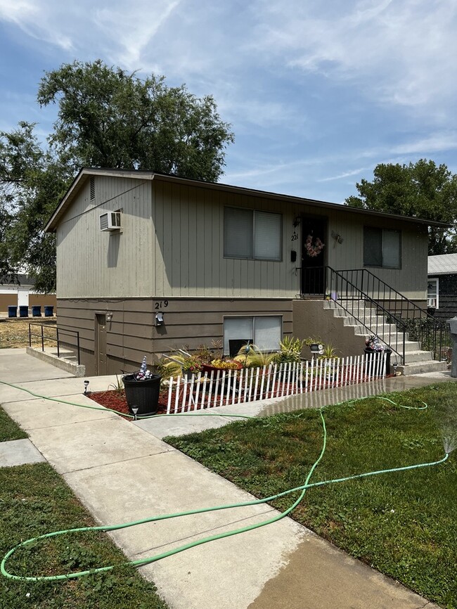 Building Photo - Duplex unit East Nampa near NNU and Downtown!