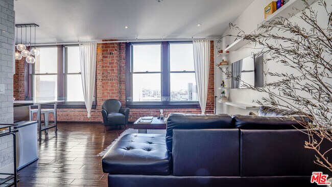 Foto del edificio - 460 S Spring St