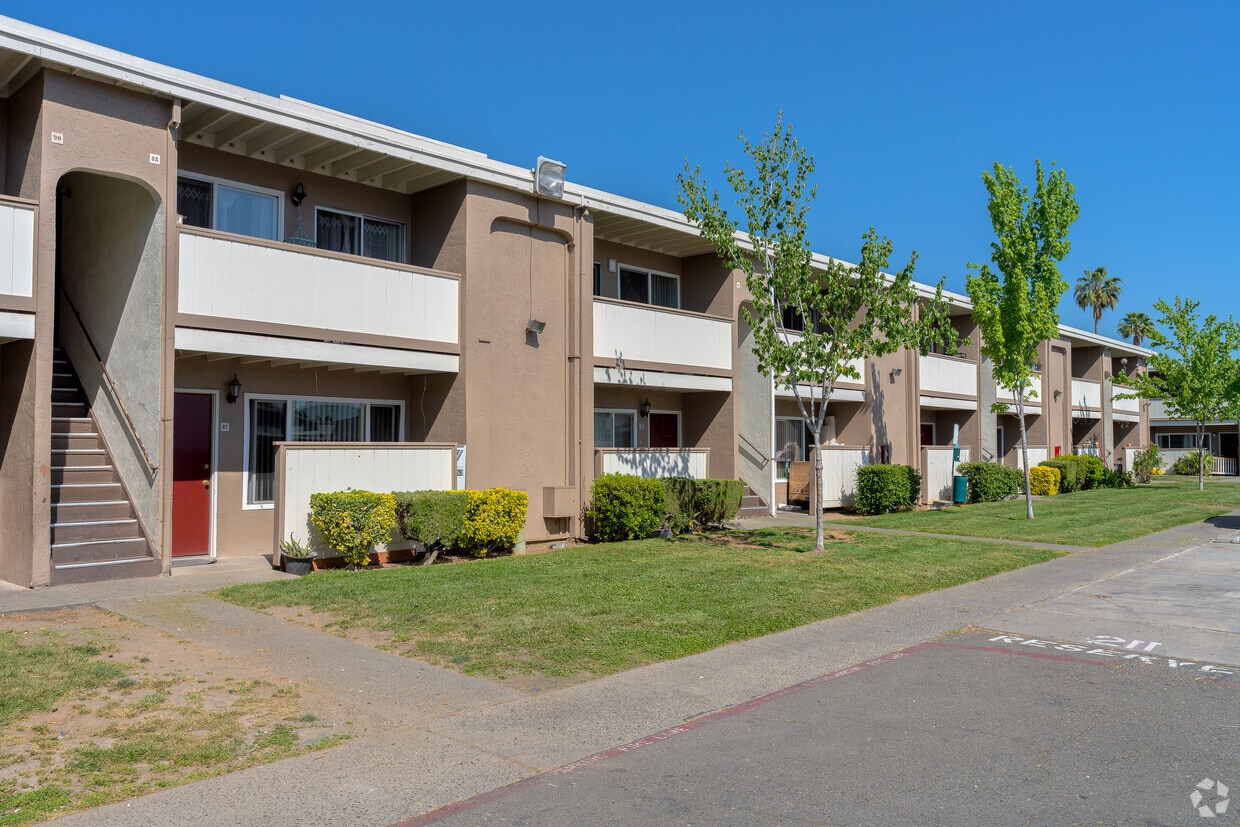 Primary Photo - Villa Del Rio Apartments