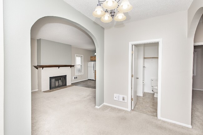 Building Photo - 344 6th Ave S