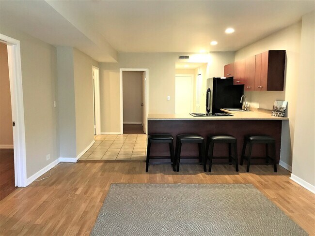 Building Photo - 750 S Oakley Blvd