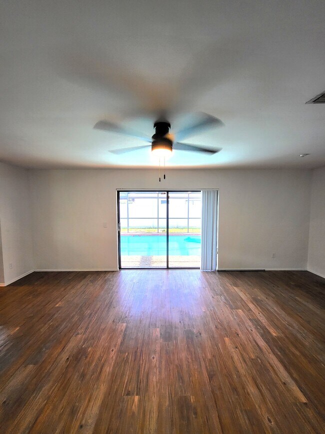 Building Photo - 868 Creighton Dr
