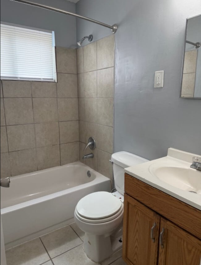 Baño - Center Court Apartments