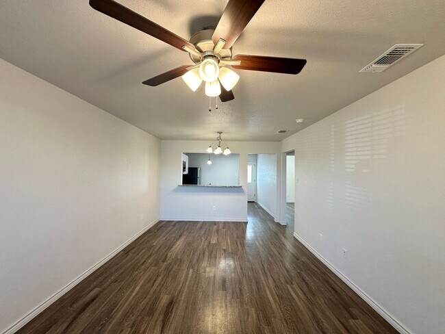 Foto del edificio - 1829 Clovis Dr