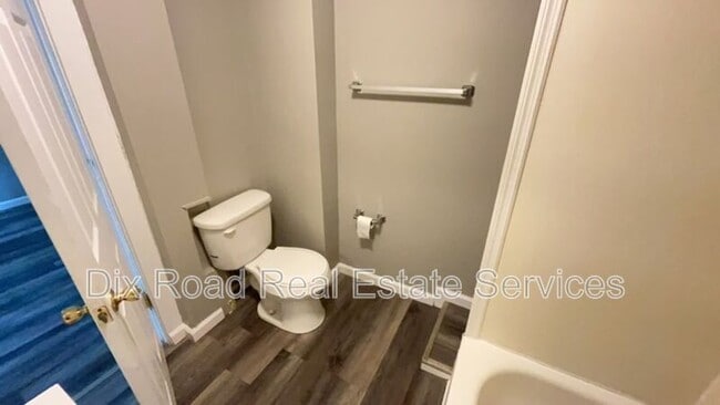Building Photo - 55 Forest Glen Ave