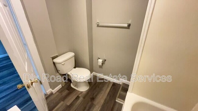Foto del edificio - 55 Forest Glen Ave