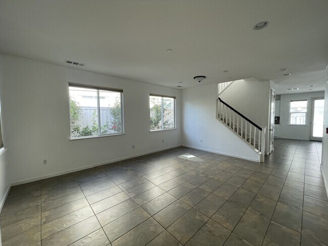 Foto del edificio - 1348 Encore Dr