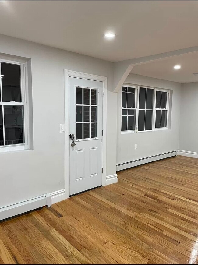 Foto del edificio - 1274 E 56th St