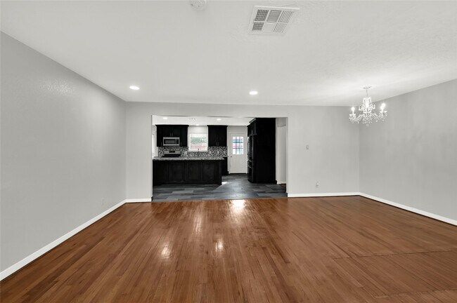 Foto del edificio - 8603 Freewood St