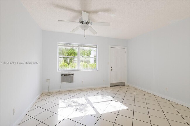Foto del edificio - 2825 SW 3rd Ave