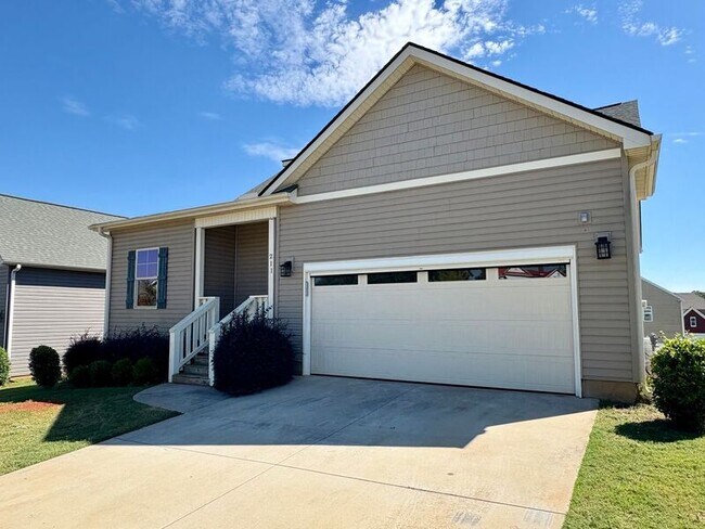 Foto del edificio - 211 Crooked Cedar Way