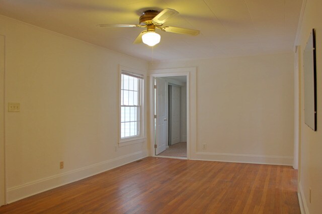 Building Photo - Charming 3 bedroom cottage near Duke Unive...