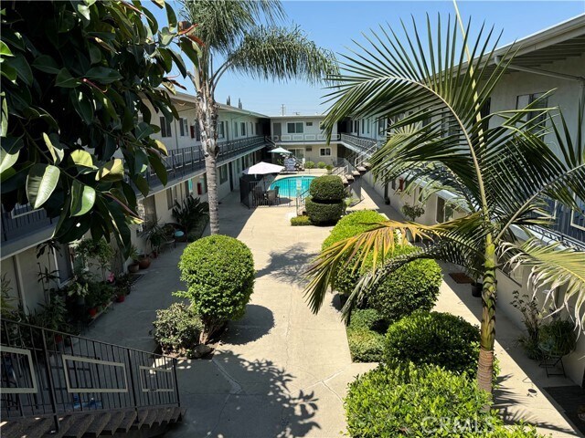 Foto principal - 7745 Laurel Canyon Blvd