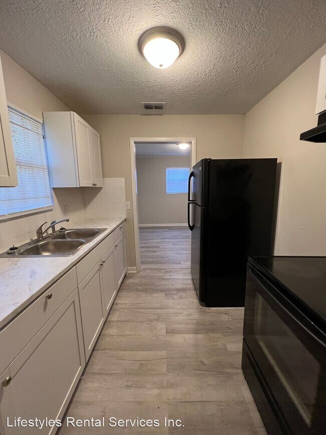 Foto del edificio - 3 br, 2 bath House - 2381 W 1st St.