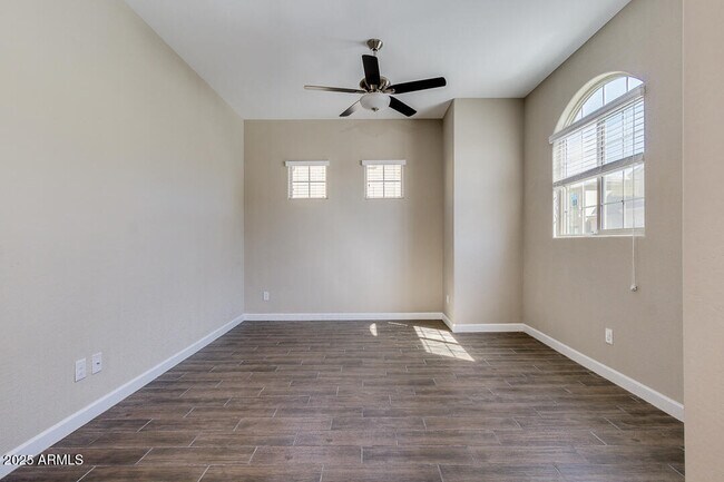 Building Photo - 1367 S Country Club Dr