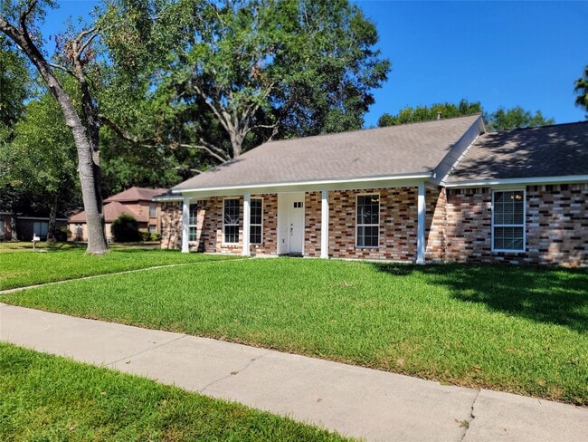 Building Photo - 11926 Stillwater Dr
