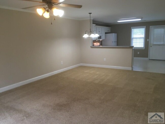 Building Photo - 220 Logmont Trace