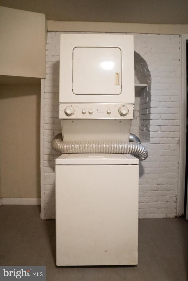 Building Photo - 312 W Wildey St