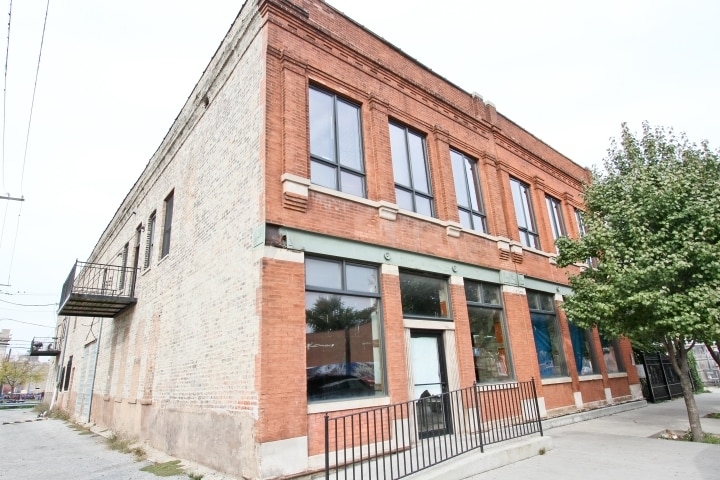 Primary Photo - 9138-9140 S Baltimore Ave