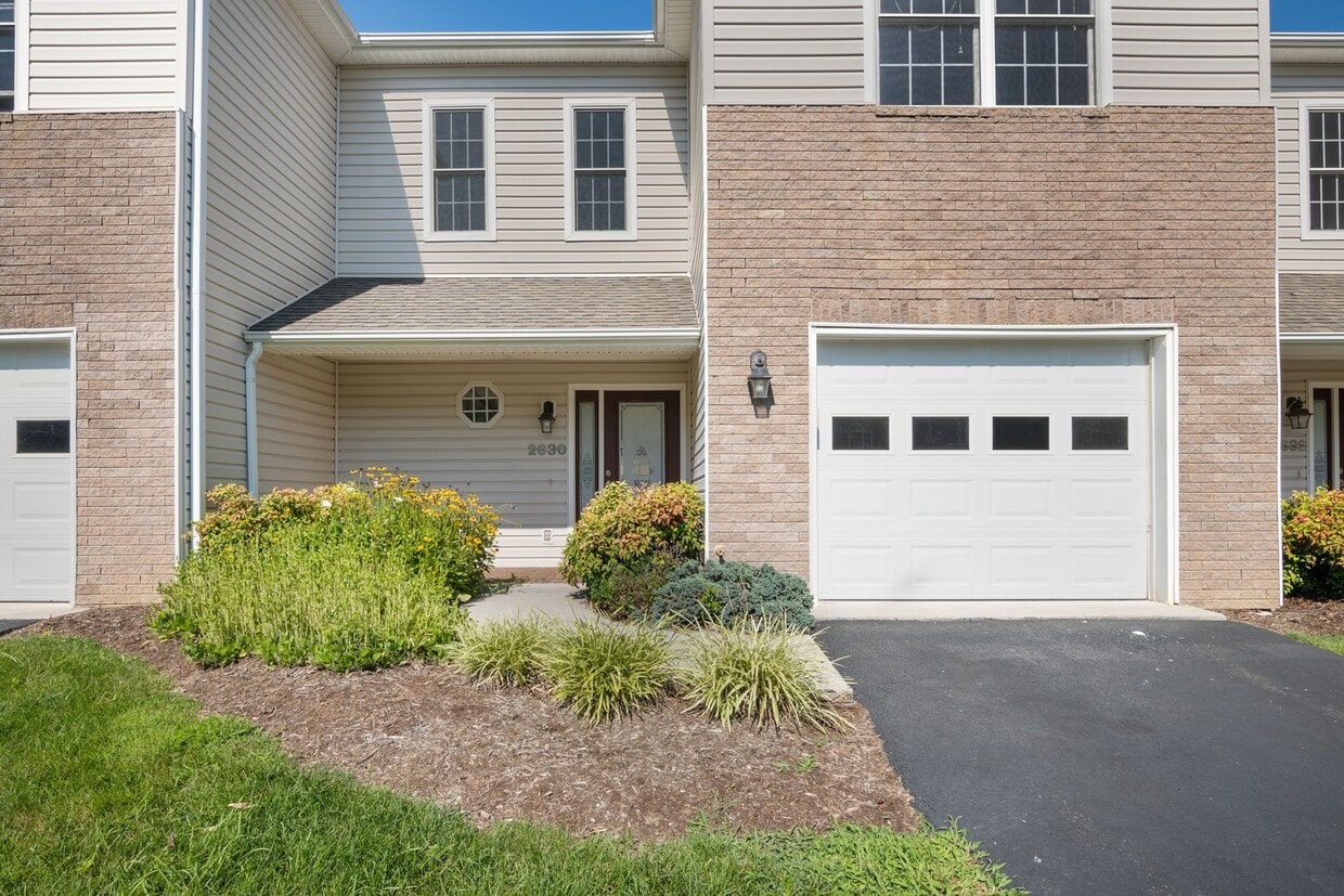 3 bed/2 1/2 Bath. Pet Friendly, Pool, - 3 bed/2 1/2 Bath. Pet Friendly, Pool,