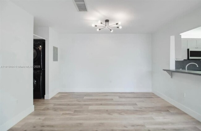 Building Photo - 4732 SW 67th Ave