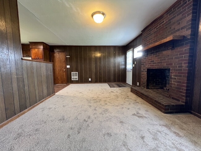 Building Photo - For Rent: 3BR, 1BA in the country
