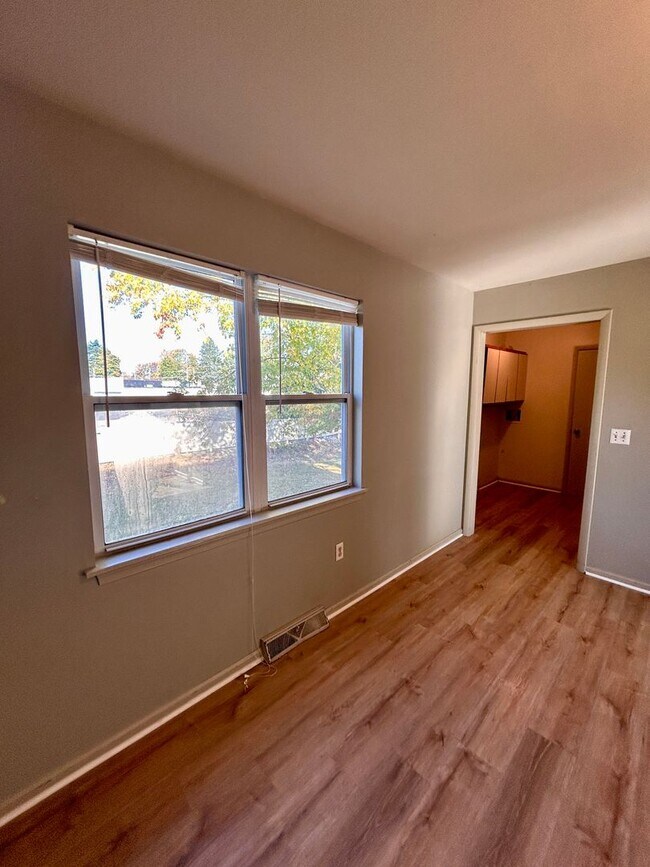 Building Photo - 3 Bed 2 bath Townhouse In Manchester York