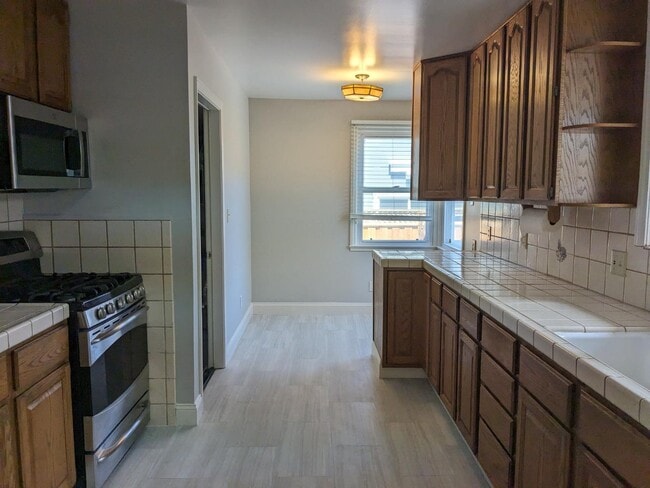 Building Photo - 1441 Kains Ave