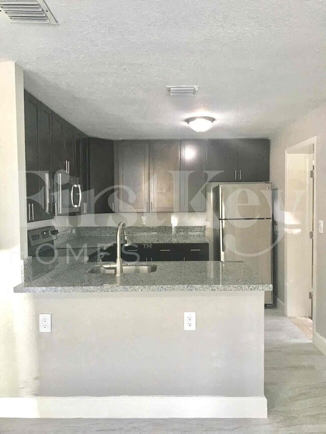 Building Photo - 1640 NE 32nd Pl