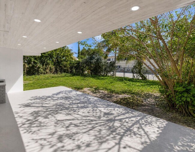 Foto del edificio - 12845 NW 2nd Ave