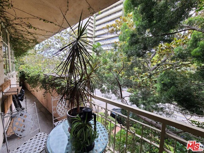 Foto del edificio - 933 Hilgard Ave