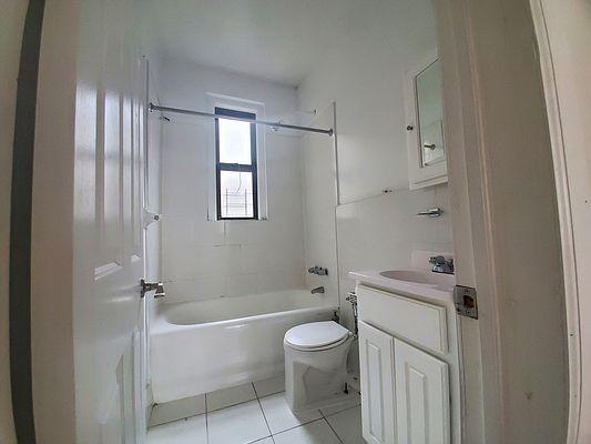 Foto del edificio - 2 bedroom in Bronx NY 10467