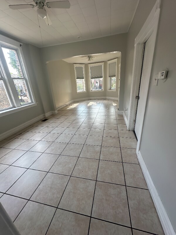 Foto del edificio - 2405 S Troy St