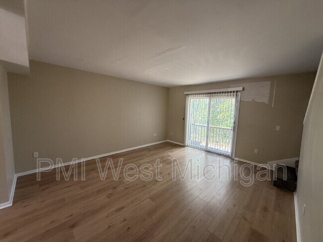 Foto del edificio - 6051 In the Pines Dr SE