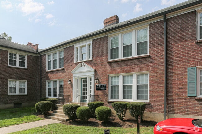 Building Photo - Avenue Willows 2 bed-1 bath with W/D inclu...