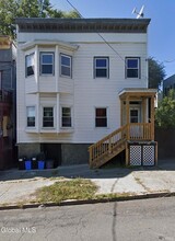 Building Photo - 65 Lark St